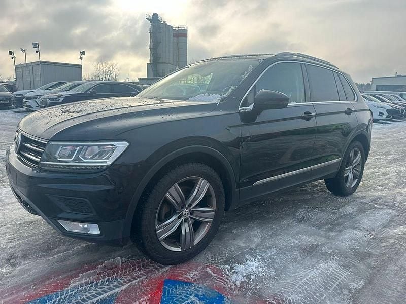 Schwarz Gebraucht 2017 VW Tiguan Highline SUV | 14.999 € (Teuer) - Bild 1/4