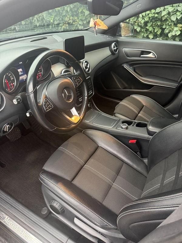 Schwarz Gebraucht 2018 Mercedes CLA200 Coupé | 12.900 € (Superpreis) - Bild 1/4