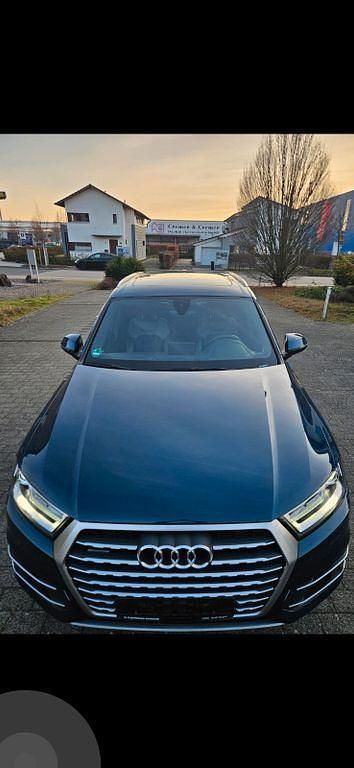Blau Gebraucht 2018 Audi Q7 Ambiente SUV | 32.900 € (Guter Preis) - Bild 1/4