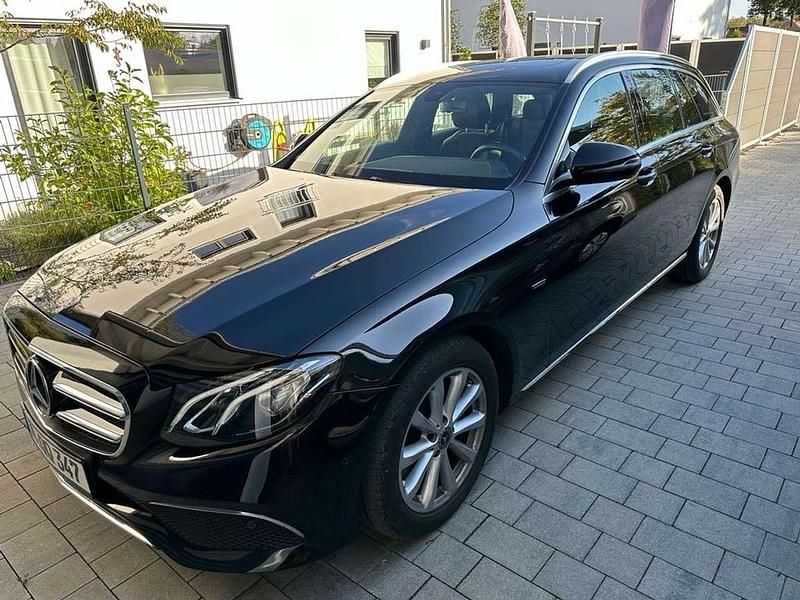 Schwarz Gebraucht 2019 Mercedes E220 Edition Kombi | 25.000 € (Superpreis) - Bild 1/4