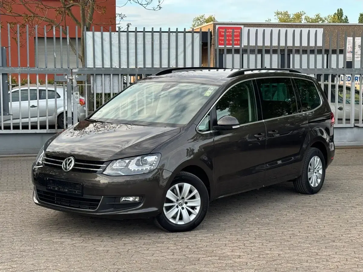 Gebraucht VW Sharan 150 PS (110 kW) 2020 Braun Van / Kleinbus