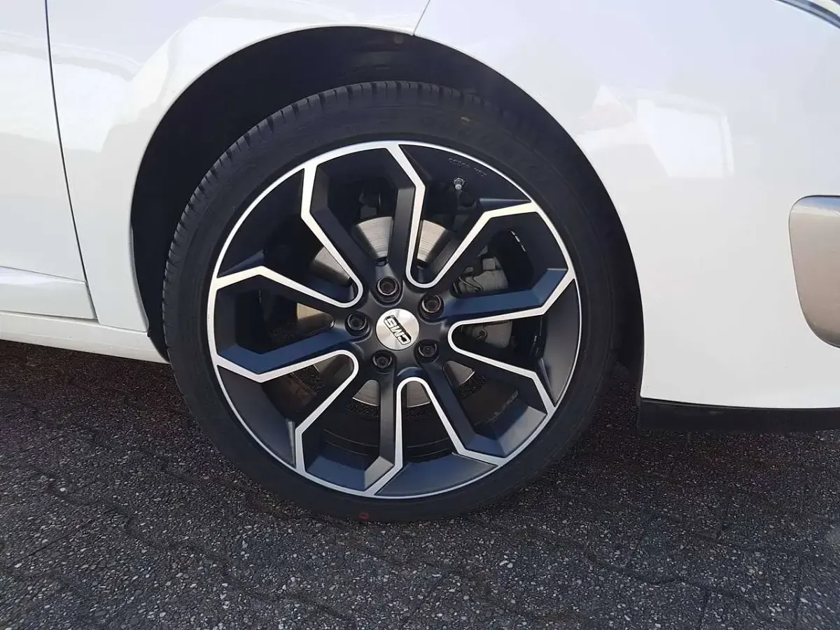 Gebraucht Renault Mégane III GT 160 PS (117 kW) 2015 Weiß Limousine