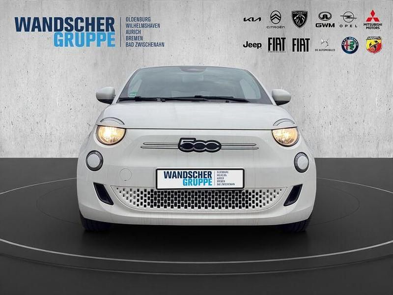 Gebraucht Fiat 500e Basis 86 kW (118 PS) 2023 Weißschwarz Kleinwagen