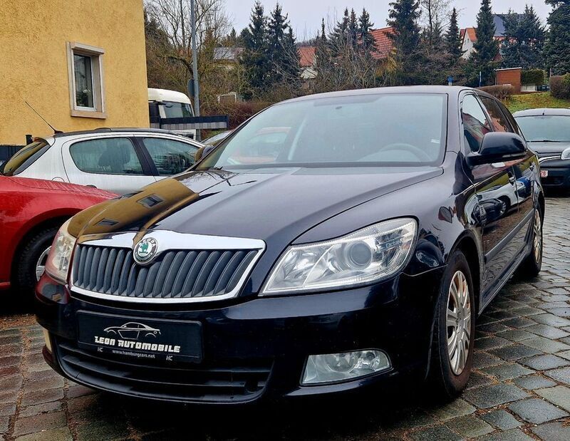 Schwarz Gebraucht 2012 Skoda Octavia Ambition Kombi | 4.100 € (Teuer) - Bild 1/4