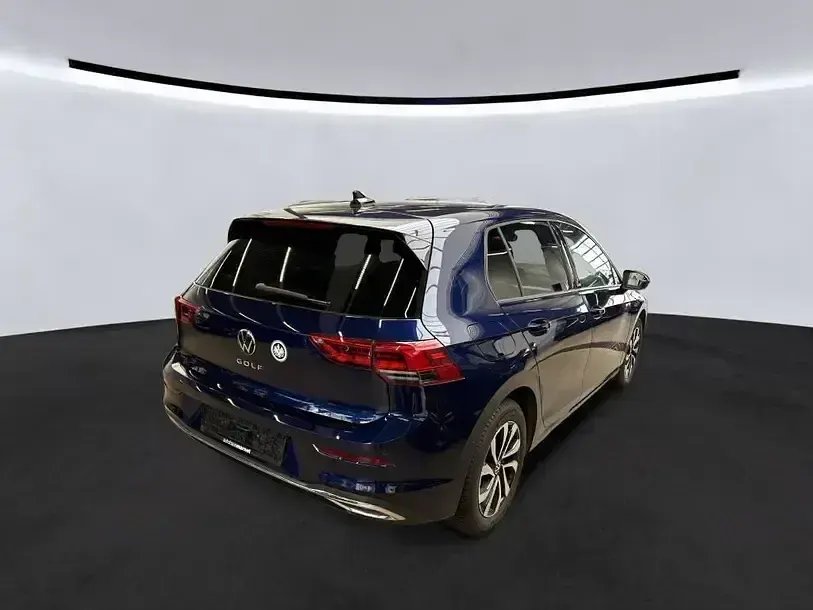 Gebraucht VW Golf VIII Active 150 PS (110 kW) 2022 Atlantic blue metallic Limousine