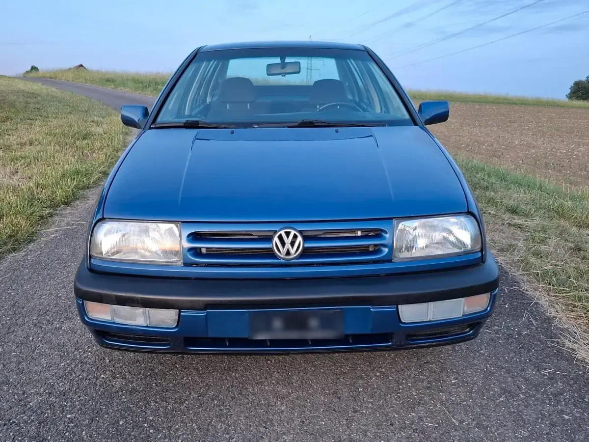 Gebraucht VW Vento 115 PS (84 kW) 1994 Blau Limousine