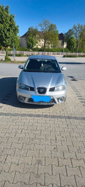 Silber Gebraucht 2006 Seat Ibiza Reference Limousine | 500 € (Superpreis) - Bild 1/4