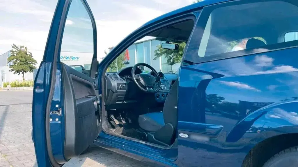 Gebraucht Ford Fiesta 70 PS (51 kW) 2008 Blau Kleinwagen