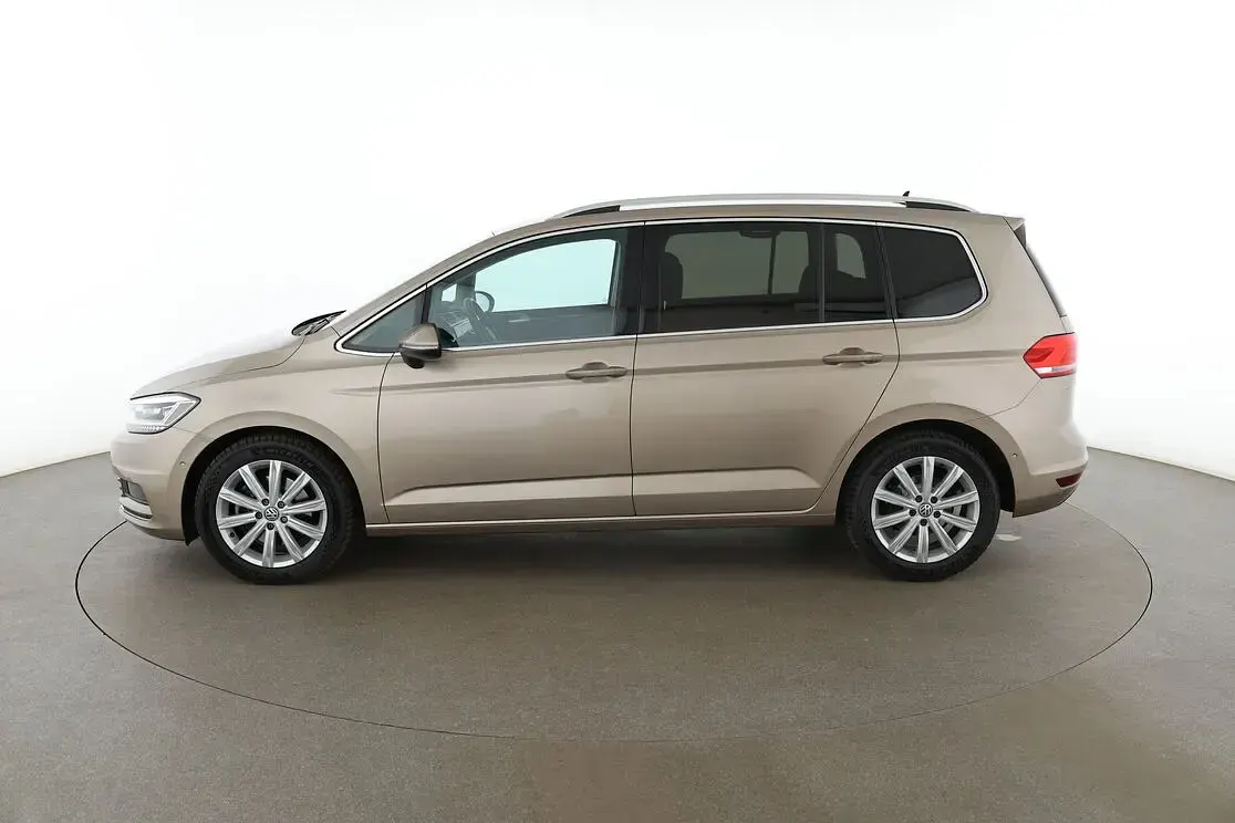 Gebraucht VW Touran Highline 150 PS (110 kW) 2019 Beige Van / Kleinbus