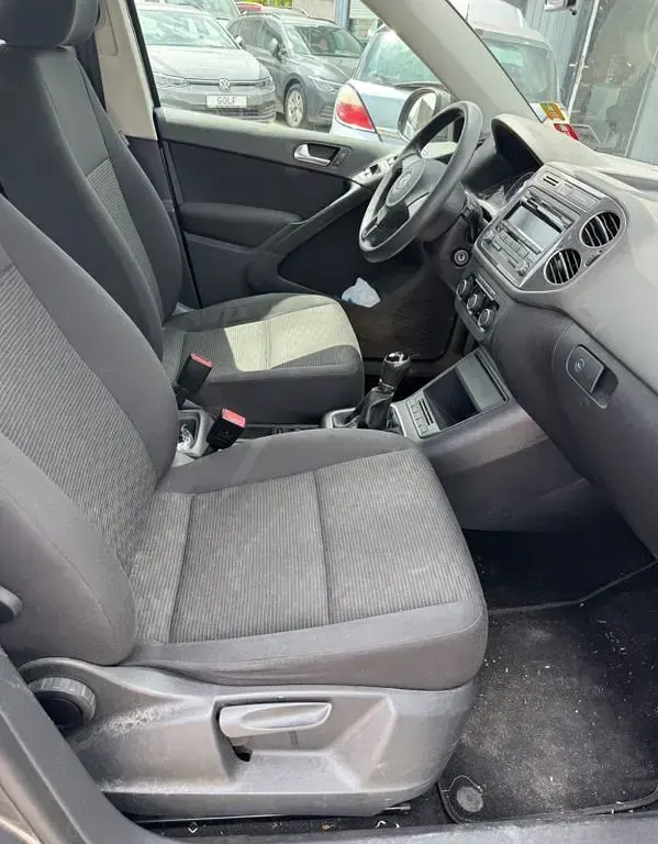 Gebraucht VW Tiguan Trendline 122 PS (89 kW) 2012 Pepper grey metallic SUV