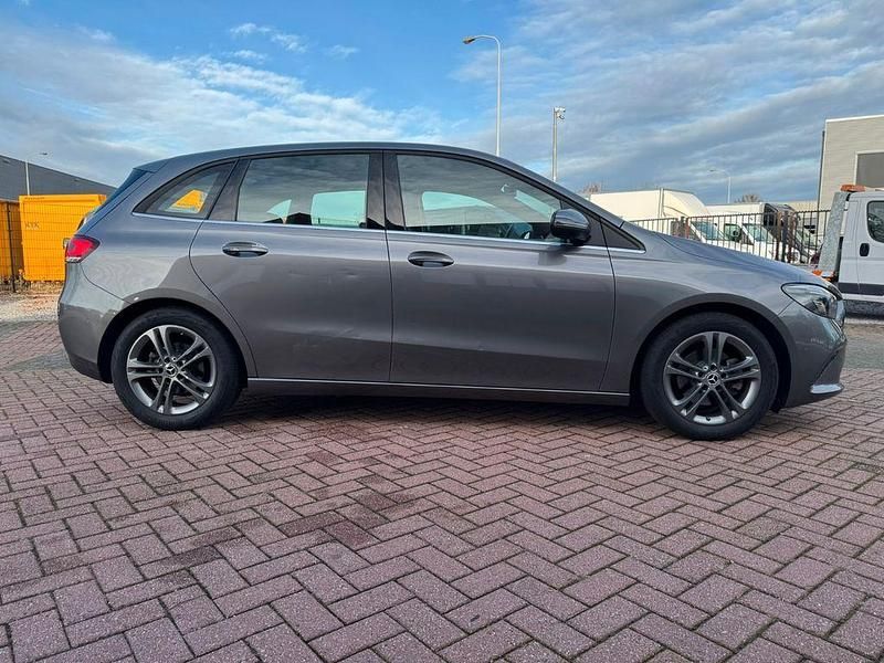 Gebraucht Mercedes B160 Progressive 109 PS (80 kW) 2019 Grau Van / Kleinbus