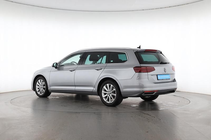 Gebraucht VW Passat Elegance+ 150 PS (110 kW) 2021 Pyritsilber Kombi