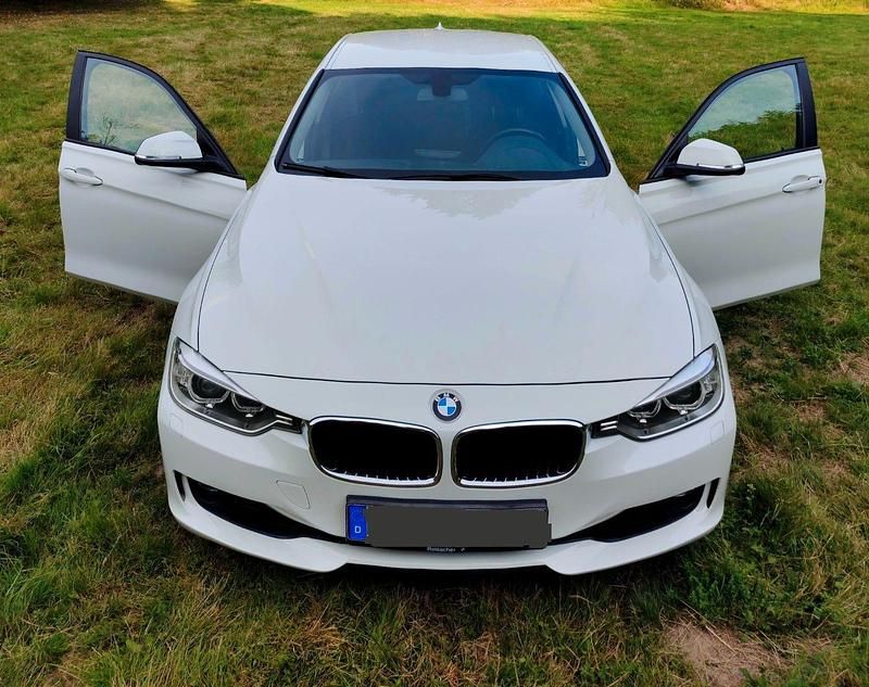 Gebraucht BMW 335 Luxury Line 306 PS (225 kW) 2012 Weiß Limousine
