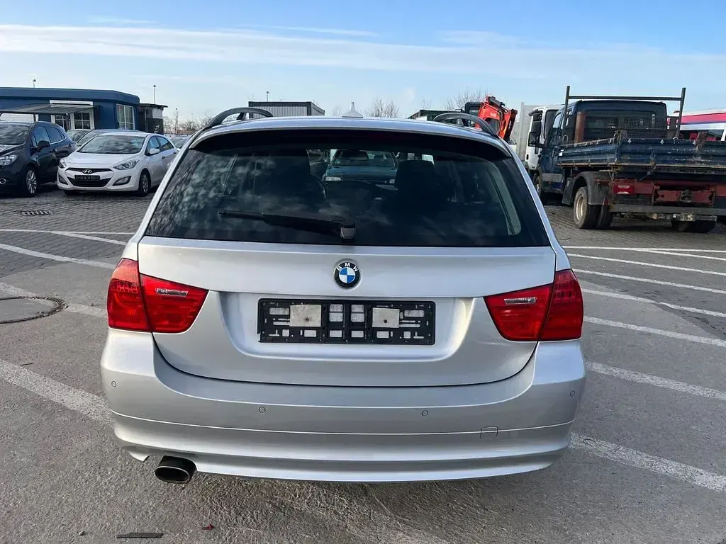Gebraucht BMW 320 177 PS (130 kW) 2009 Silber Kombi