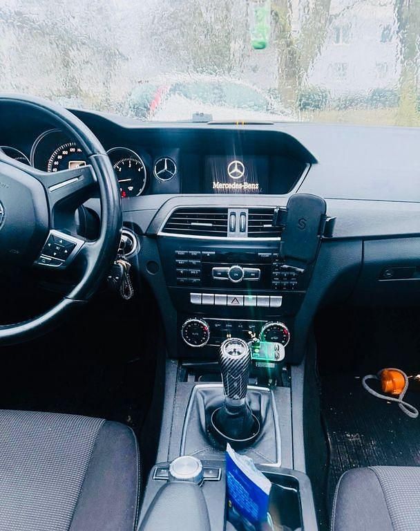 Gebraucht Mercedes 220 170 PS (125 kW) 2011 Schwarz Limousine