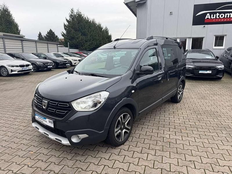 Grau "comete" Gebraucht 2018 Dacia Dokker Celebration Van / Kleinbus | 9.500 € (Superpreis) - Bild 1/4