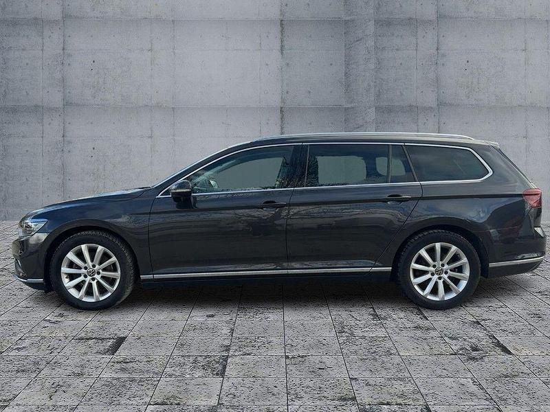 Gebraucht VW Passat Elegance 150 PS (110 kW) 2023 Grau Kombi