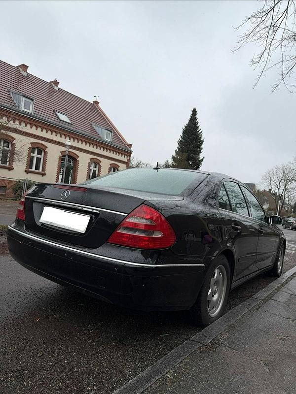 Gebraucht Mercedes E220 150 PS (110 kW) 2003 Schwarz Limousine