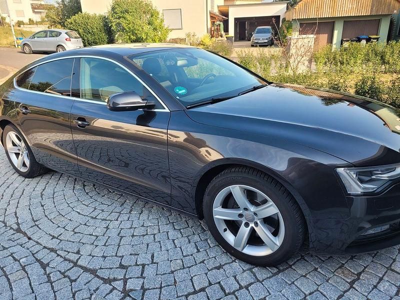 Schwarz Gebraucht 2014 Audi A5 Sportback Ambiente Limousine | 9.980 € (Guter Preis) - Bild 1/4