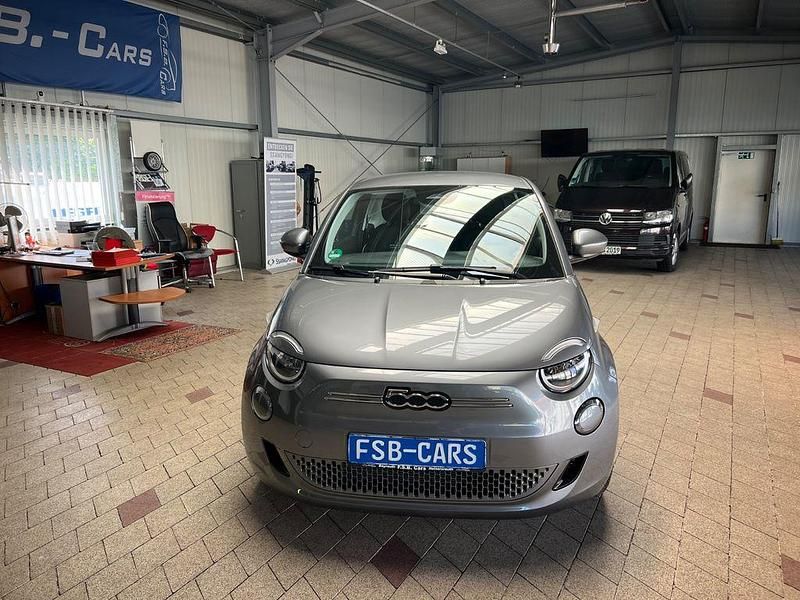 Gebraucht Fiat 500e Action 69 kW (95 PS) 2023 Grau Kleinwagen