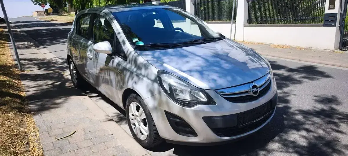 Gebraucht Opel Corsa Edition 69 PS (50 kW) 2014 Silber Kleinwagen