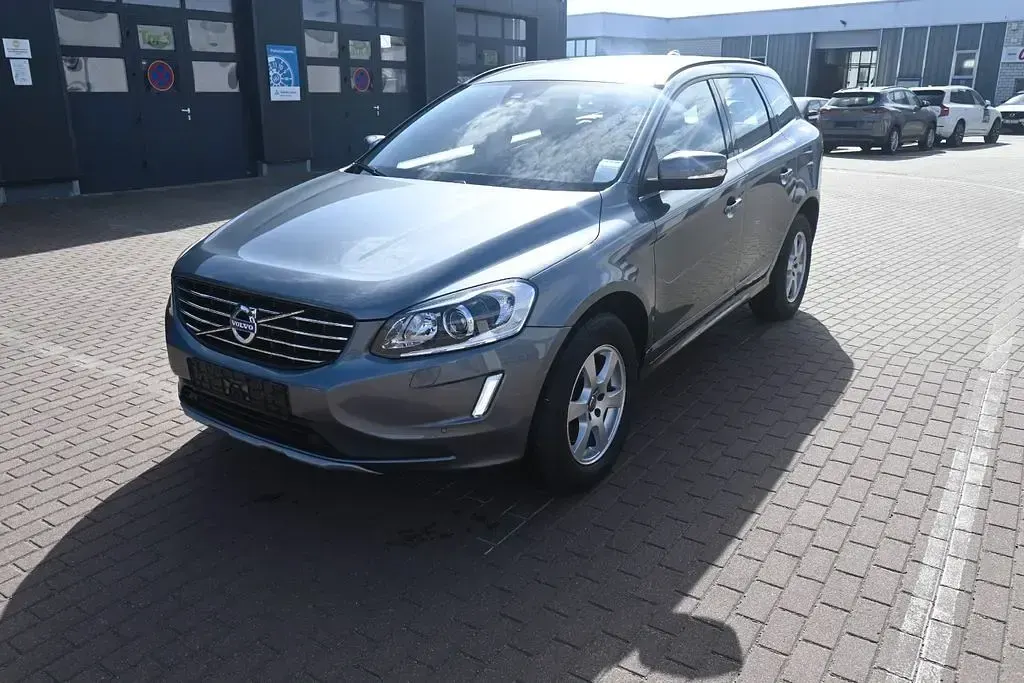Gebraucht Volvo XC60 Momentum 150 PS (110 kW) 2017 Grau SUV