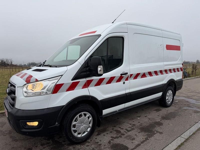 Gebraucht Ford Transit Trend 131 PS (96 kW) 2022 Weiß Limousine