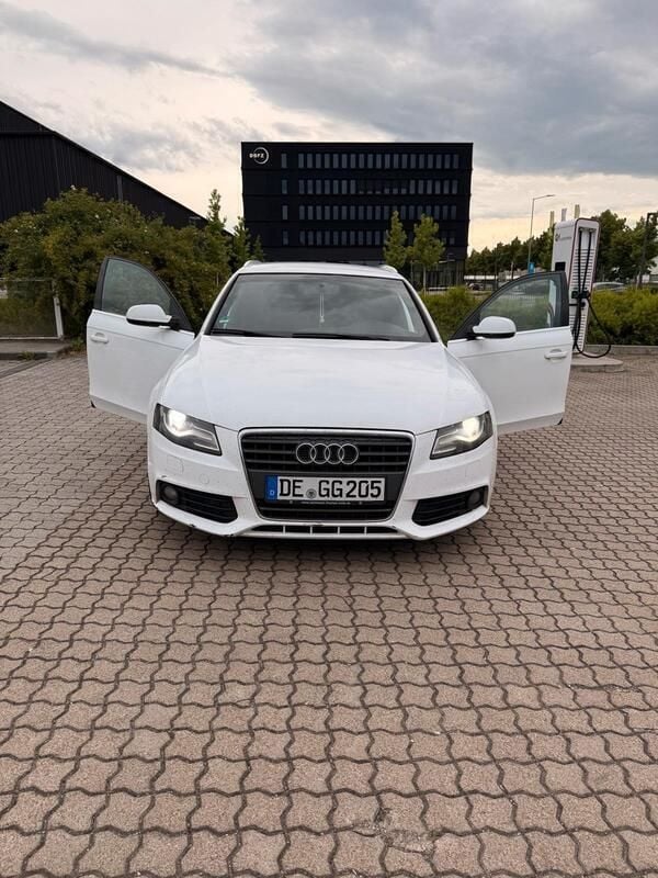 Weiß Gebraucht 2011 Audi A4 Kombi | 6.000 € (Superpreis) - Bild 1/4