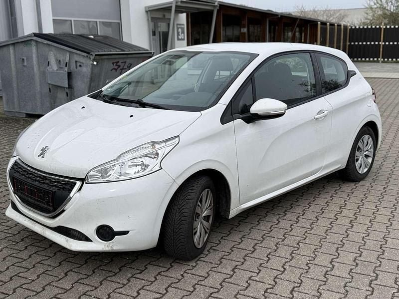 Gebraucht Peugeot 208 Active 68 PS (50 kW) 2014 Lack weiss banquise Kleinwagen