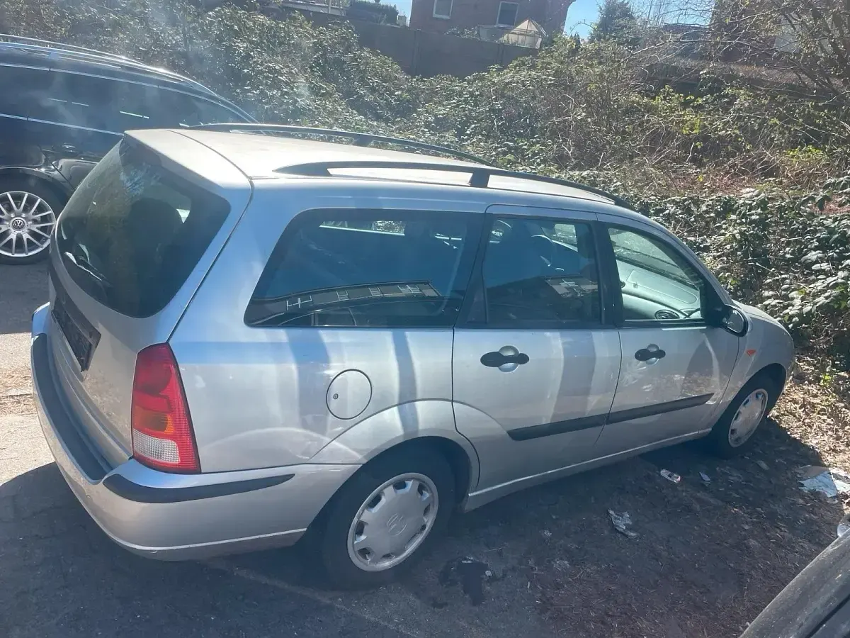 Gebraucht Ford Focus 110 PS (80 kW) 2001 Silber Kombi