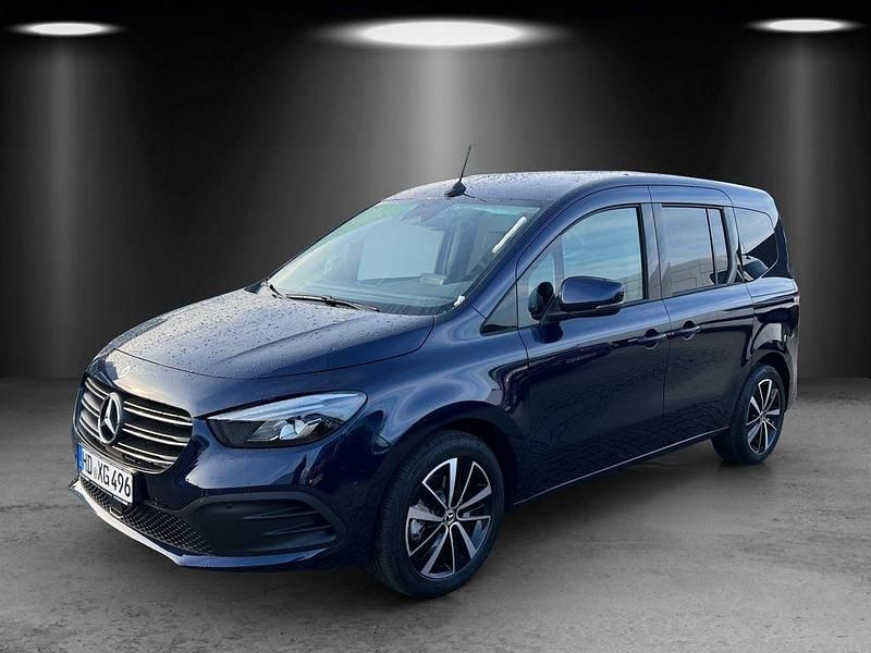 Gebraucht Mercedes T180 Progressive 116 PS (85 kW) 2025 Blau Van / Kleinbus