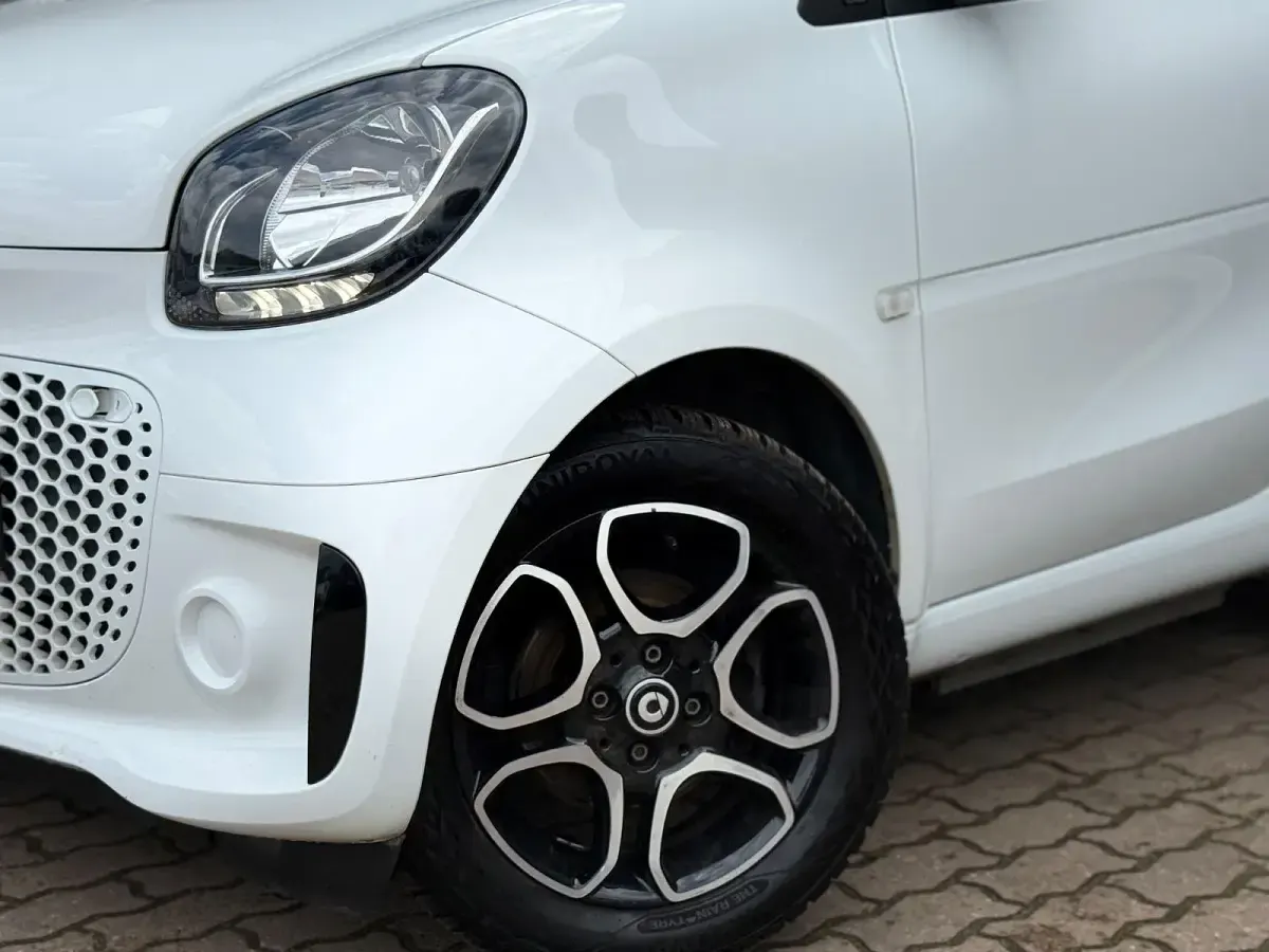 Gebraucht Smart ForTwo Coupé 60 kW (82 PS) 2024 Weiß Coupé