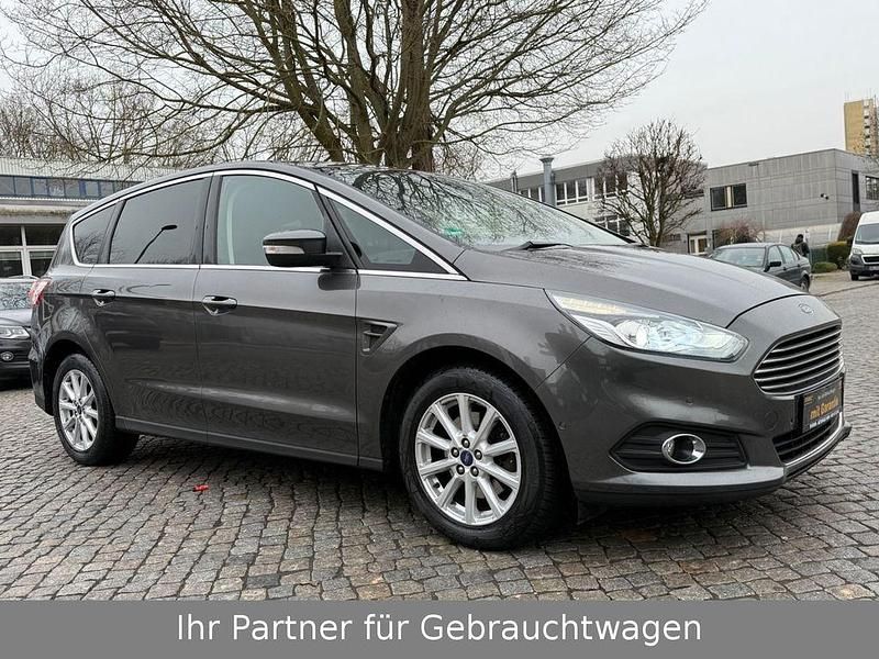 Gebraucht Ford S-MAX Titanium 179 PS (131 kW) 2018 Grau Van / Kleinbus