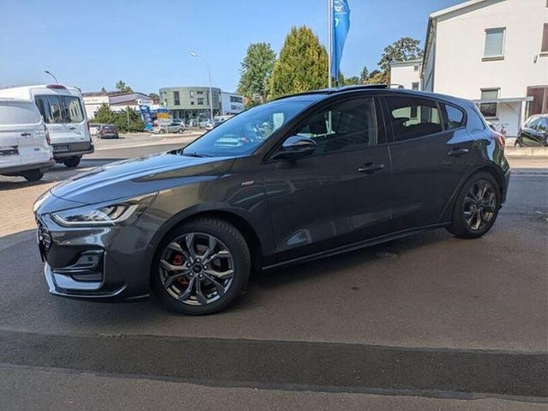 Gebraucht Ford Focus ST-Line X 116 PS (85 kW) 2023 Grau, magneticgrau (metallic) Limousine