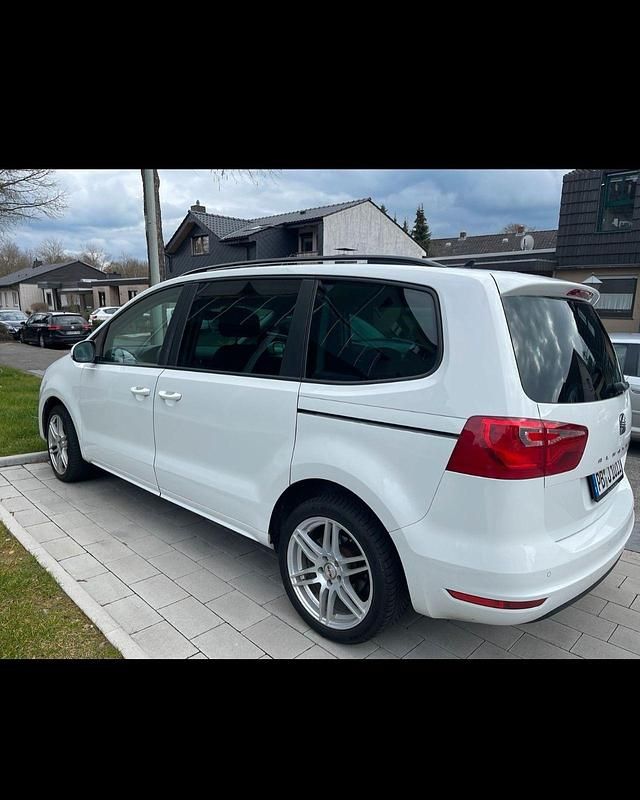 Weiß Gebraucht 2015 Seat Alhambra Van / Kleinbus | 12.700 € (Etwas zu teuer) - Bild 1/4