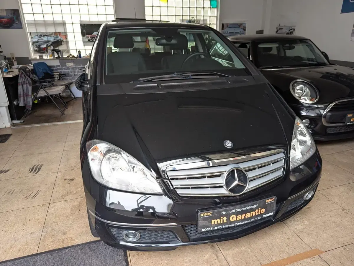 Gebraucht Mercedes A160 Avantgarde 95 PS (69 kW) 2011 Schwarz Limousine