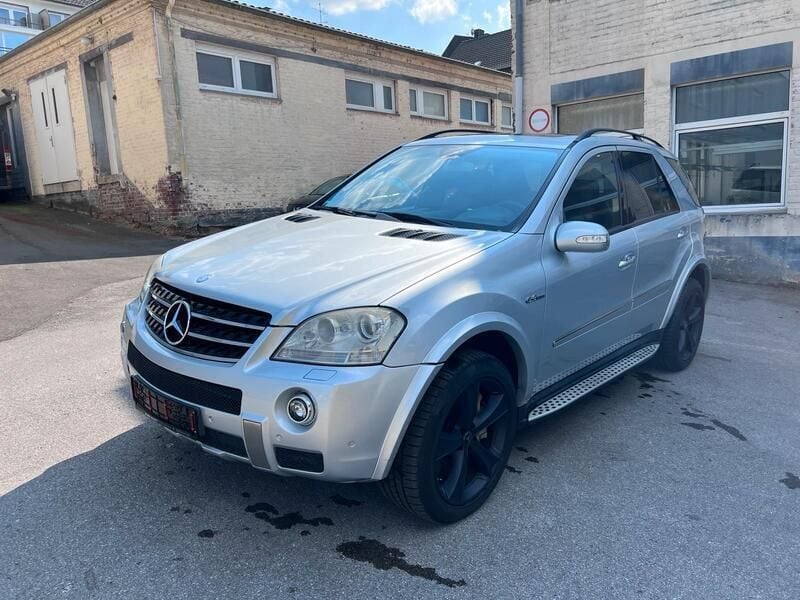 Silber Gebraucht 2007 Mercedes ML63 AMG AMG SUV | 14.900 € - Bild 1/4