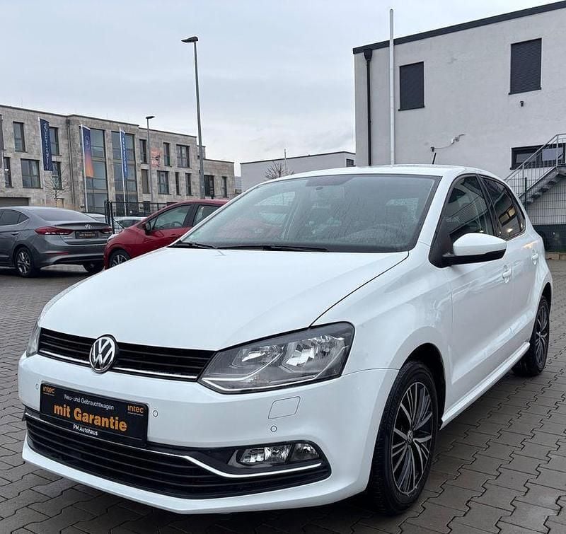Weiß Gebraucht 2017 VW Polo Allstar Limousine | 9.890 € (Guter Preis) - Bild 1/4
