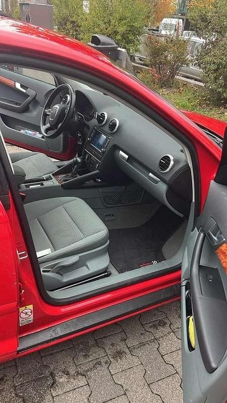 Gebraucht Audi A3 Ambiente 160 PS (117 kW) 2009 Rot Kleinwagen
