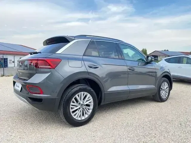 Gebraucht VW T-Roc Life 116 PS (85 kW) 2023 Grau SUV