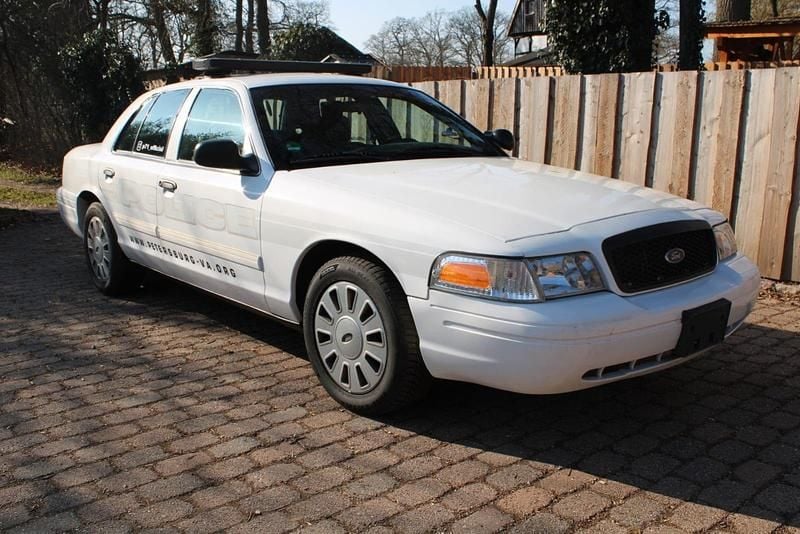 Gebraucht Ford Crown Victoria 253 PS (186 kW) 2010 Weiß Limousine