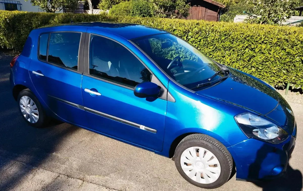 Używany Renault Clio II Expression 75 KM (55 kW) 2010 Niebieski Hatchback