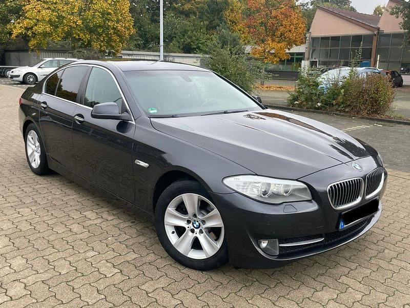 Braun Gebraucht 2013 BMW 520 Limousine | 8.950 € (Superpreis) - Bild 1/4