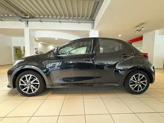 Gebraucht Toyota Yaris Basis 116 PS (85 kW) 2022 Mysticschwarz mica Kleinwagen