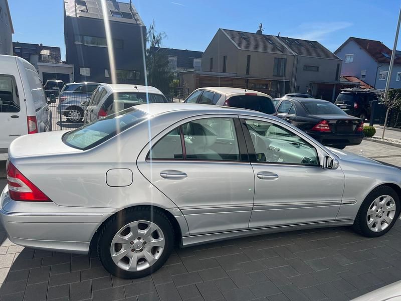 Gebraucht Mercedes C180 143 PS (105 kW) 2005 Silber Limousine