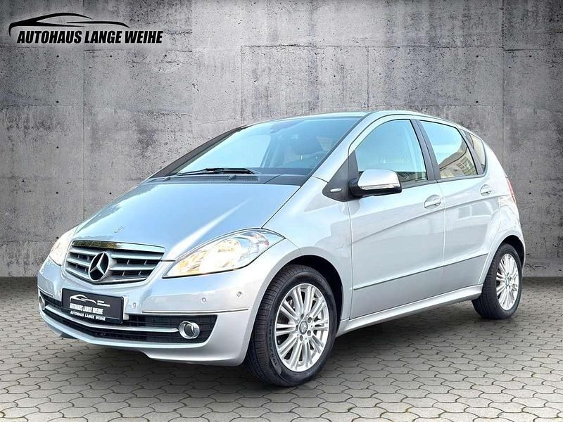 Silber Gebraucht 2010 Mercedes A180 Kleinwagen | 13.900 € - Bild 1/2
