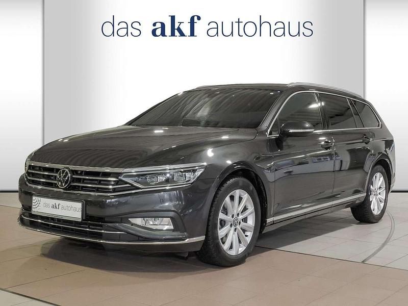 Gebraucht VW Passat Elegance 150 PS (110 kW) 2024 Mangangrau metallic Kombi