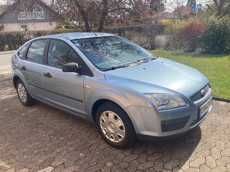 Gebraucht Ford Focus Trend 101 PS (74 kW) 2005 Blau Limousine