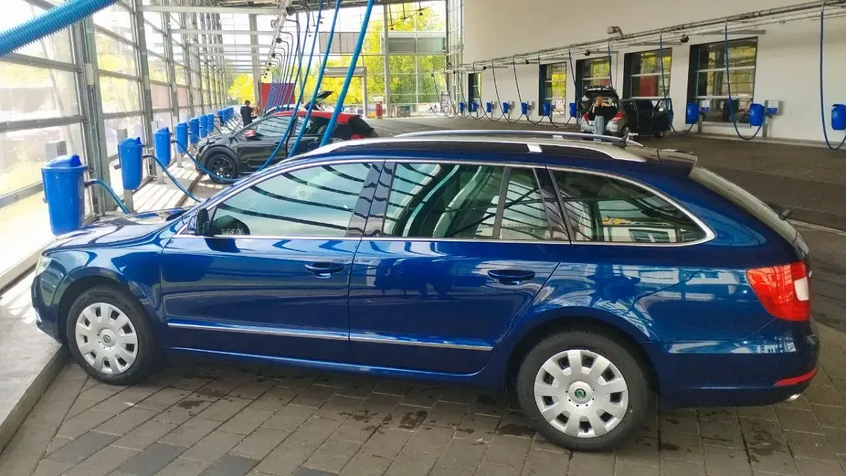 Gebraucht Skoda Superb 160 PS (117 kW) 2010 Blau Kombi