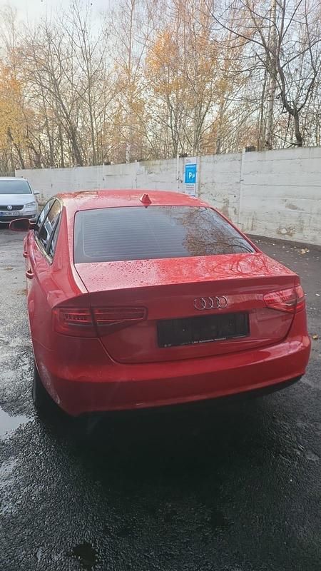 Gebraucht Audi A4 170 PS (125 kW) 2012 Rot Limousine